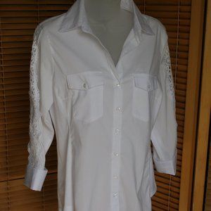 Zac and Rachel White Button Down Blouse with Lace Sleeves Size Small